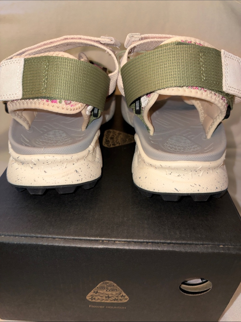 NWT Flower Mountain Nazca 2 Sandal in Taupe - Picture 11 of 15